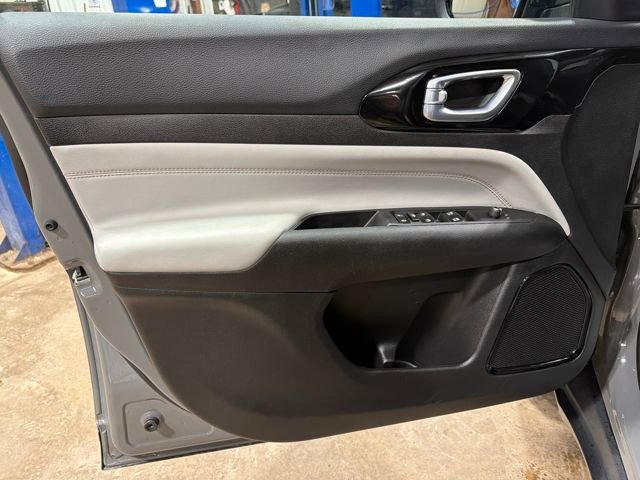 Used 2024 Jeep Compass Limited image 14