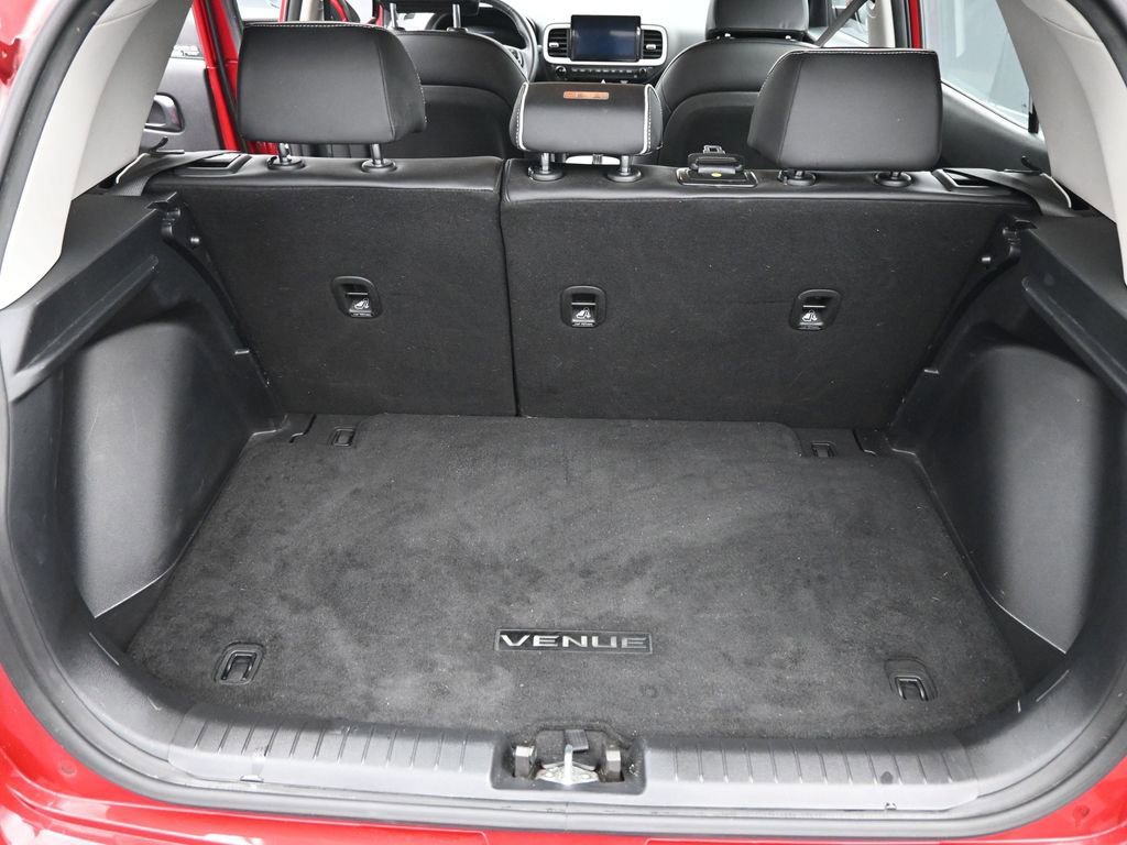 Used 2023 Hyundai Venue Limited image 14