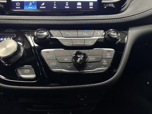 New 2026 Chrysler Pacifica Select AWD/4WD image 20