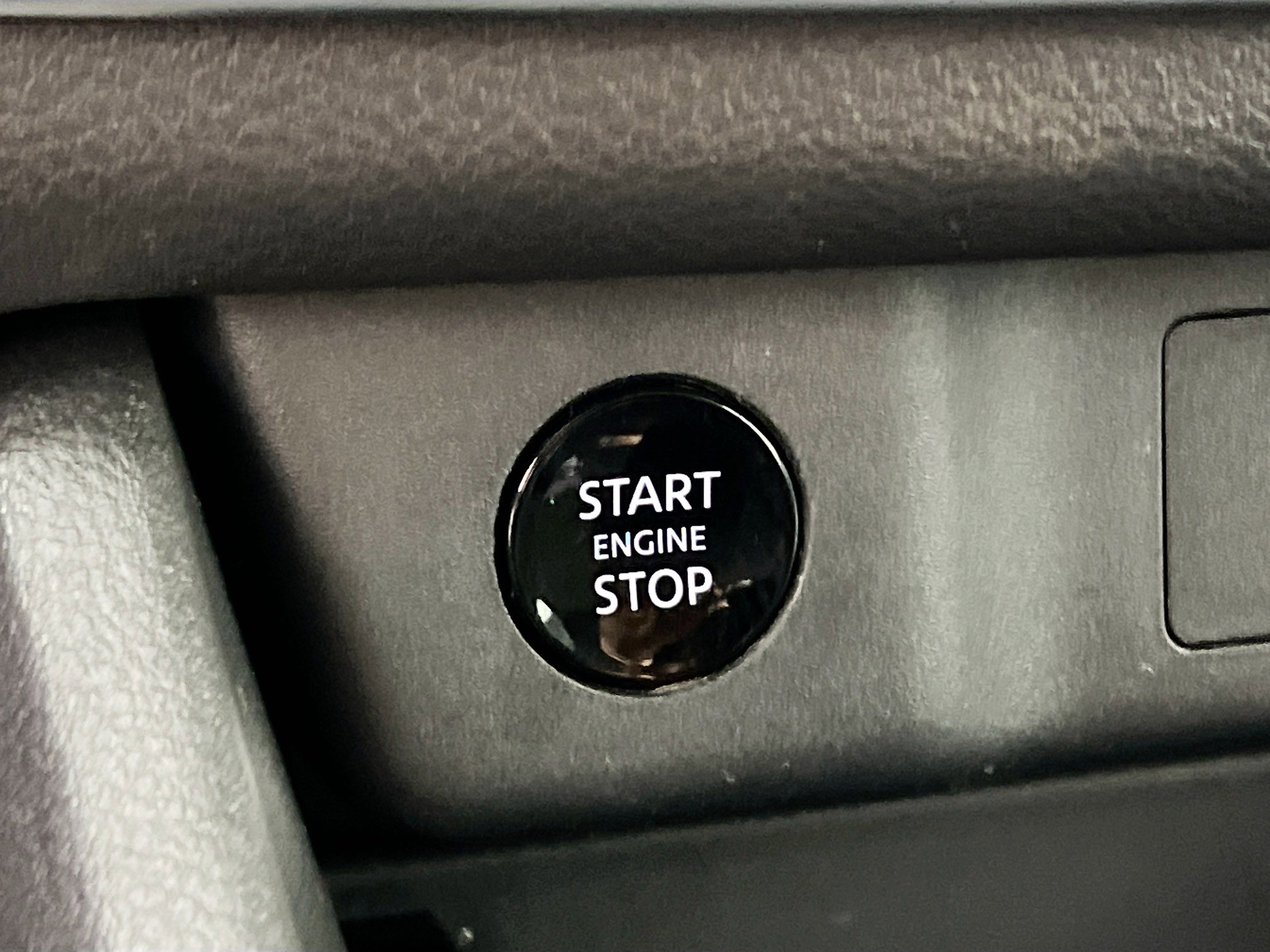 Used 2024 Nissan Rogue SV image 24