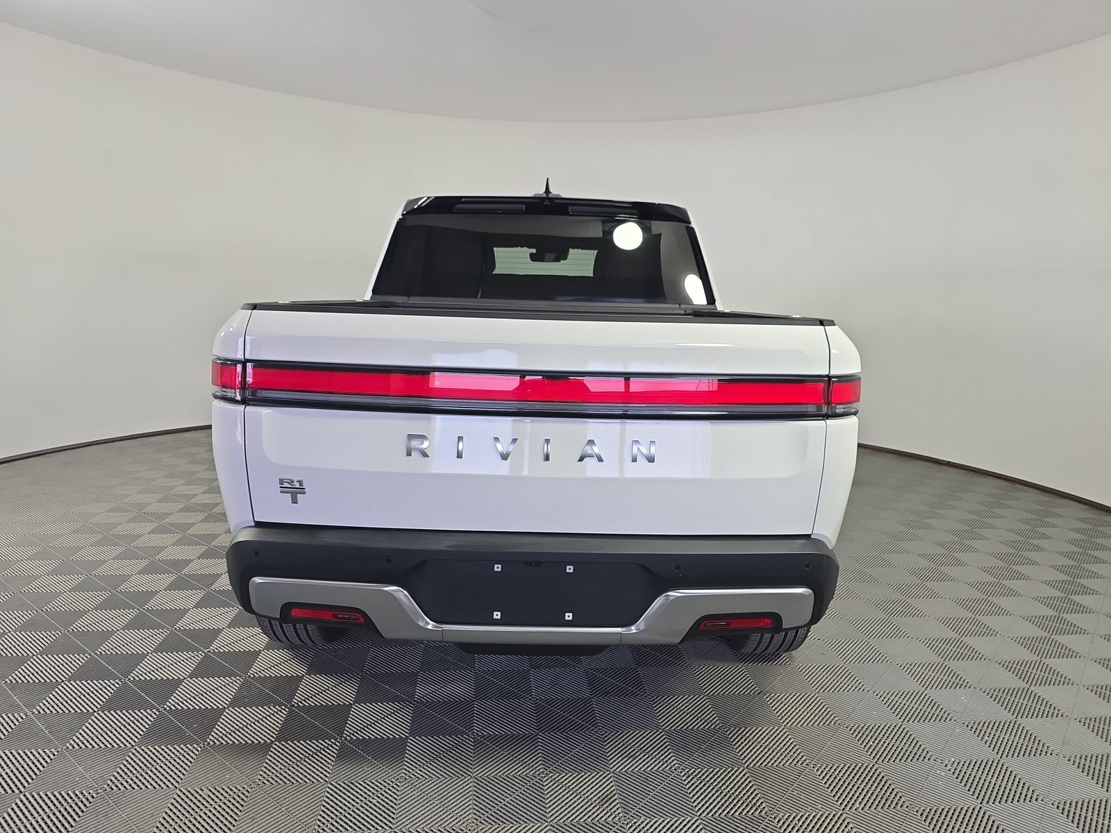 Used 2024 Rivian R1T Adventure Dual AWD/4WD image 4