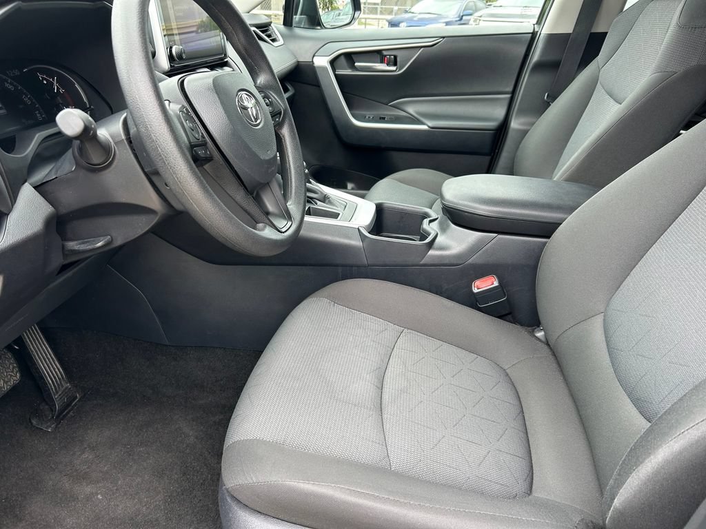 Used 2025 Toyota RAV4 XLE FWD image 11