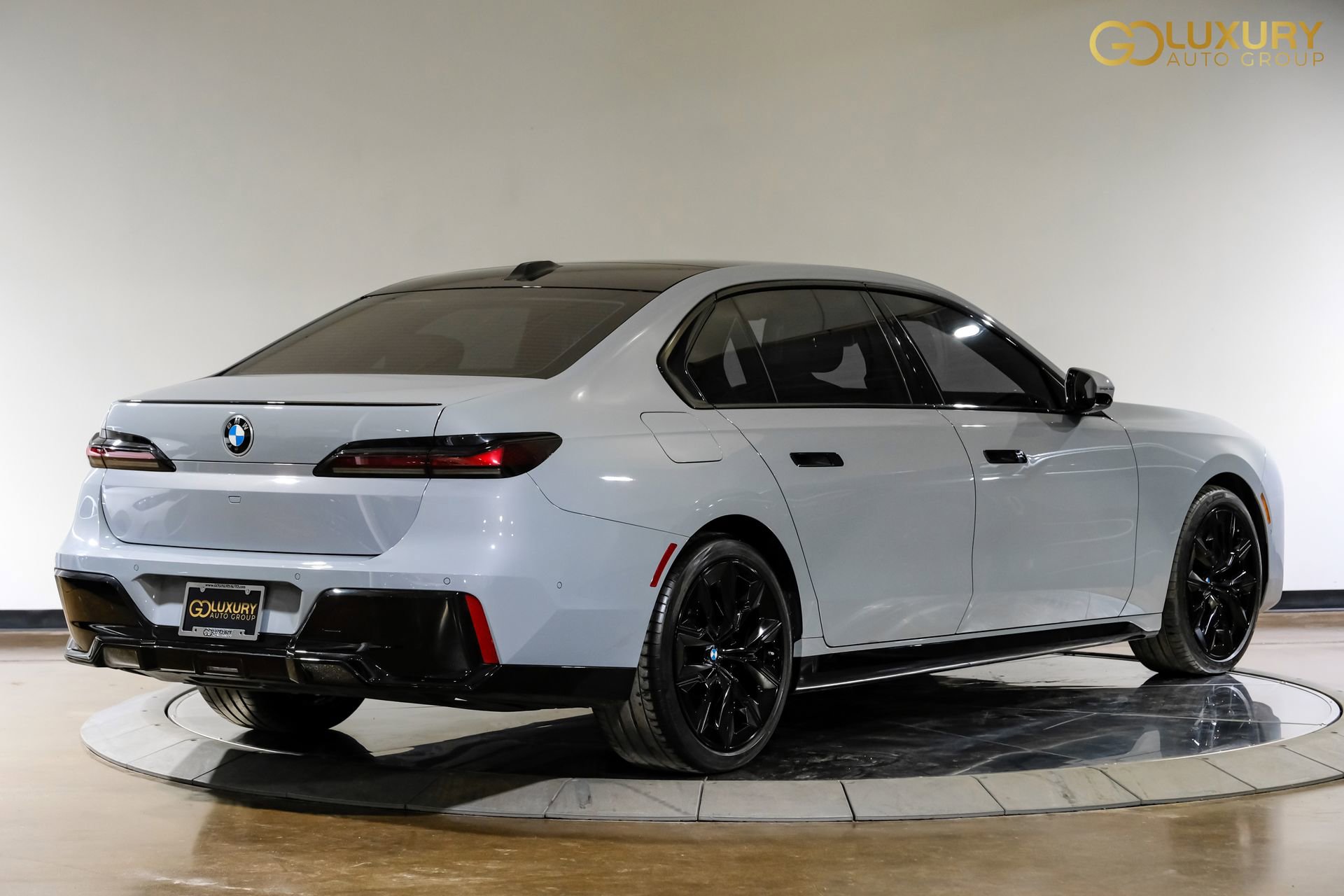 Used 2023 BMW 740i image 10