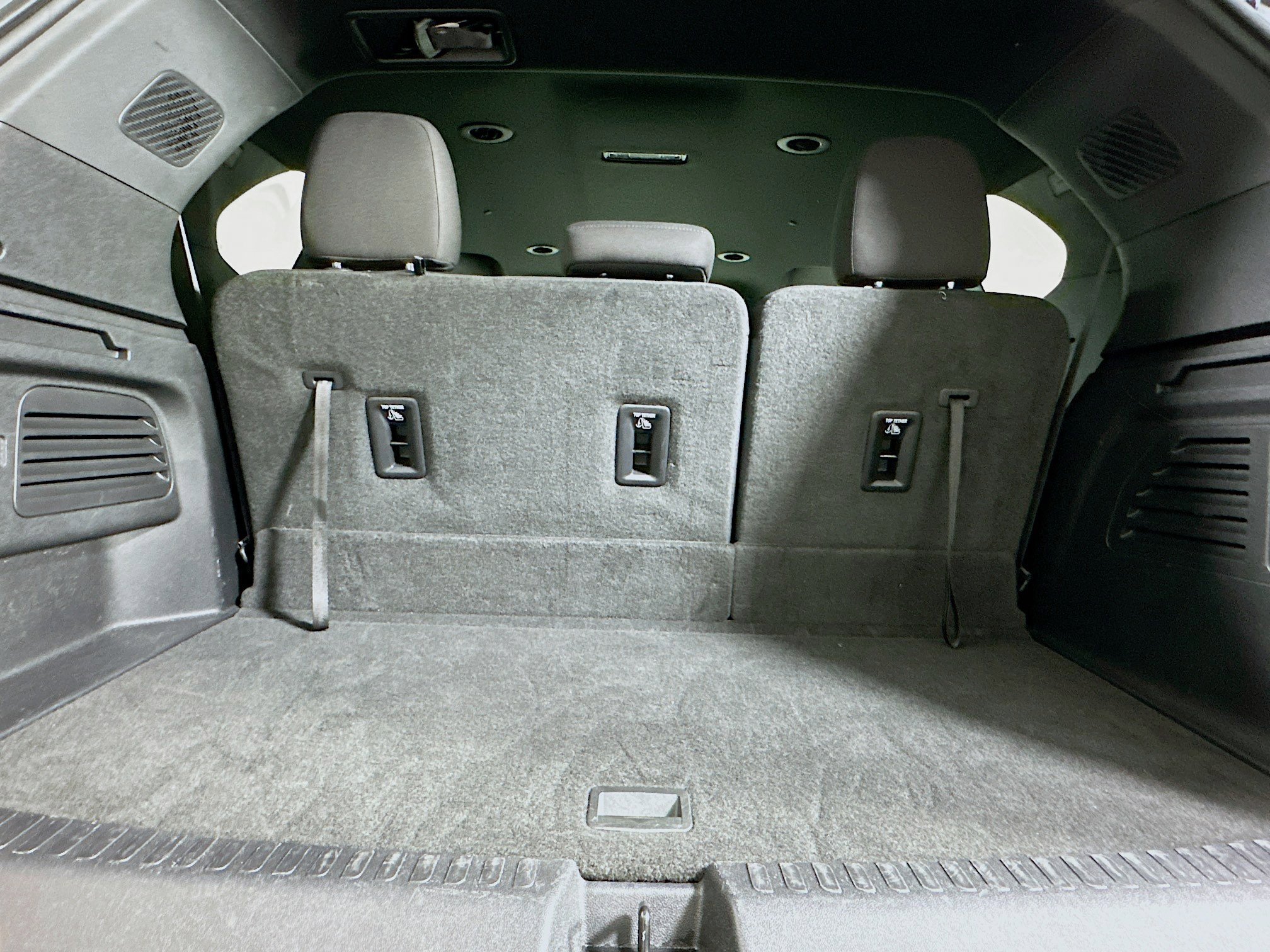 Used 2025 GMC Acadia Elevation image 28