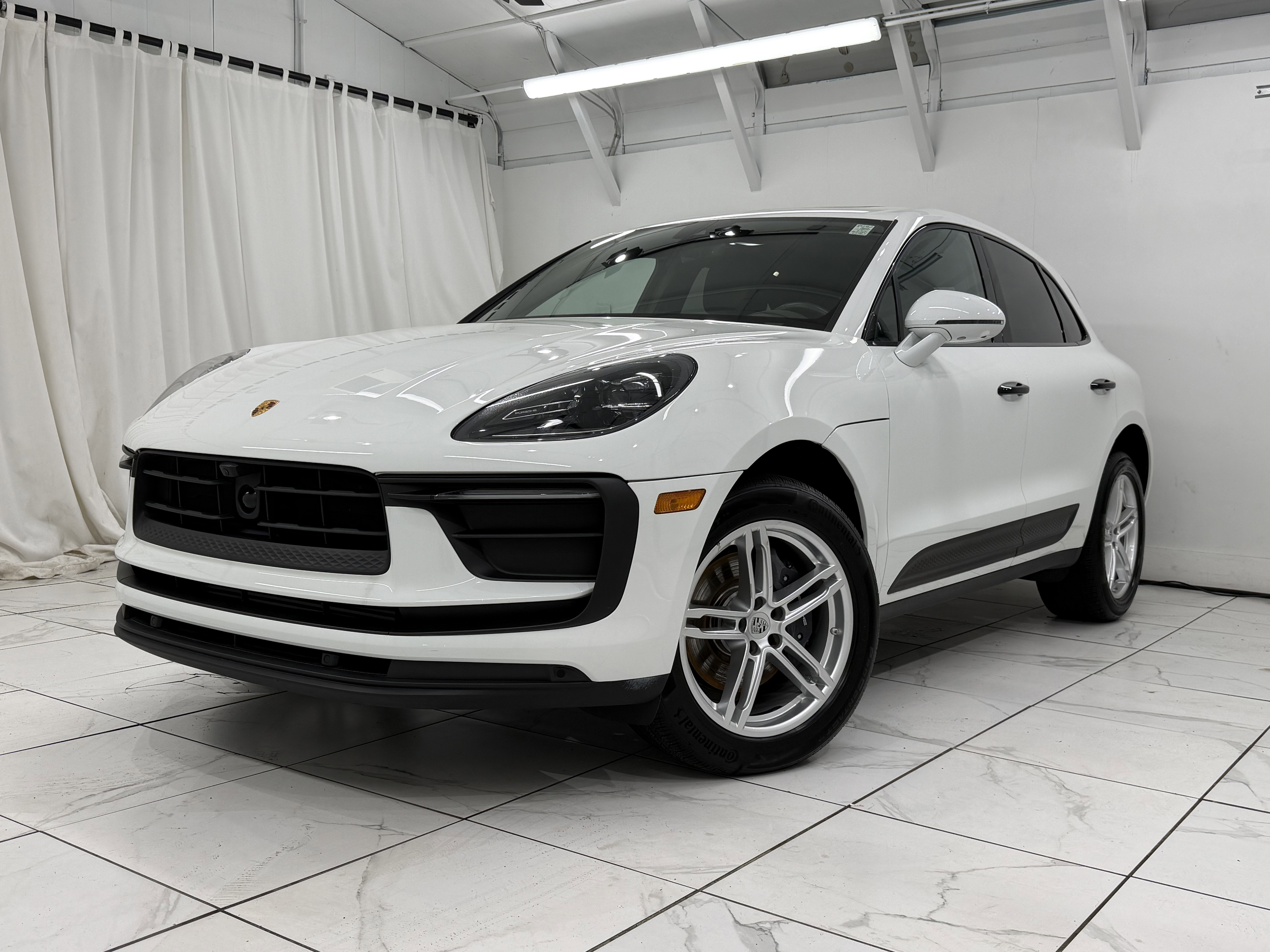 Certified 2023 Porsche Macan image 7