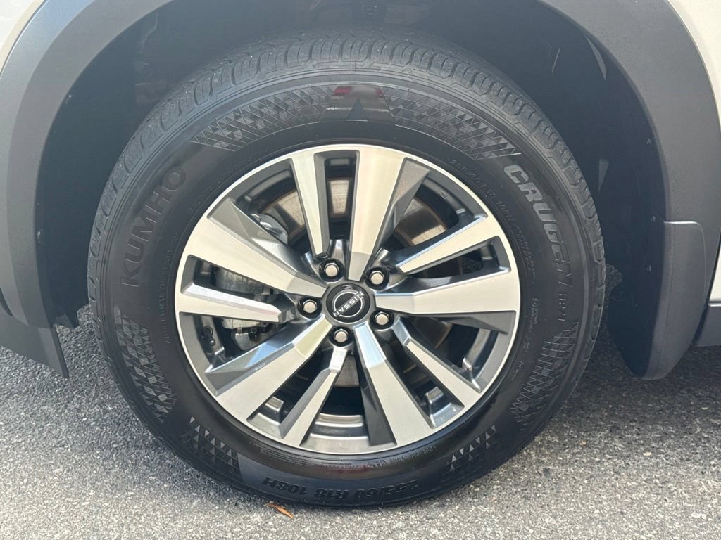 Used 2025 Nissan Pathfinder SL w/ Black Appearance Package FWD image 12