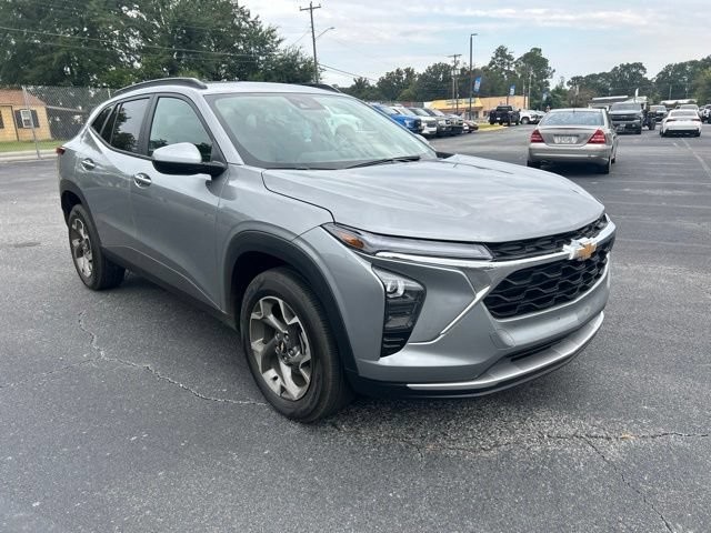 Used 2026 Chevrolet Trax LT w/ Driver Confidence Package FWD image 6