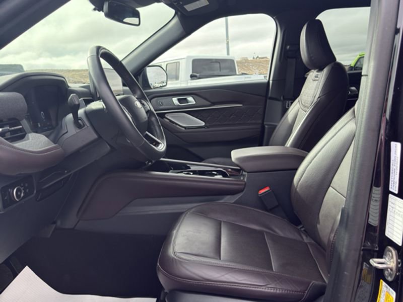 Used 2025 Ford Explorer Platinum w/ LUX Leather Package AWD/4WD image 11