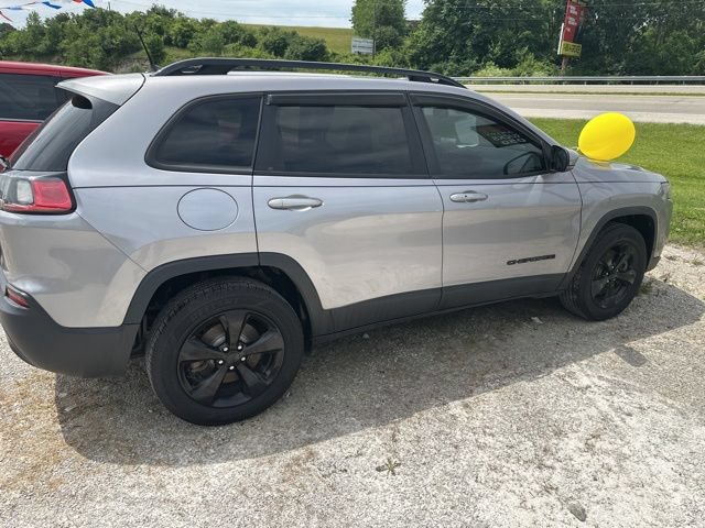 Used 2019 Jeep Cherokee Latitude Plus AWD/4WD image 10