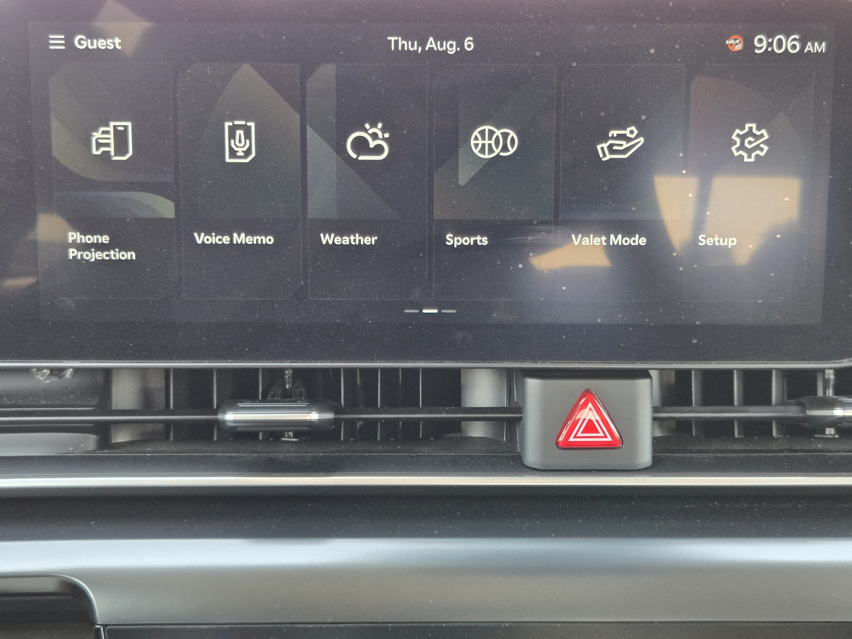 Used 2025 Kia Carnival FWD image 13