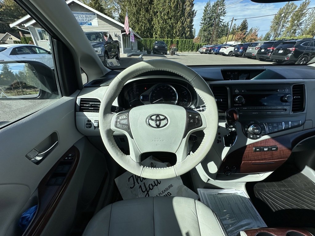 Used 2014 Toyota Sienna XLE image 14