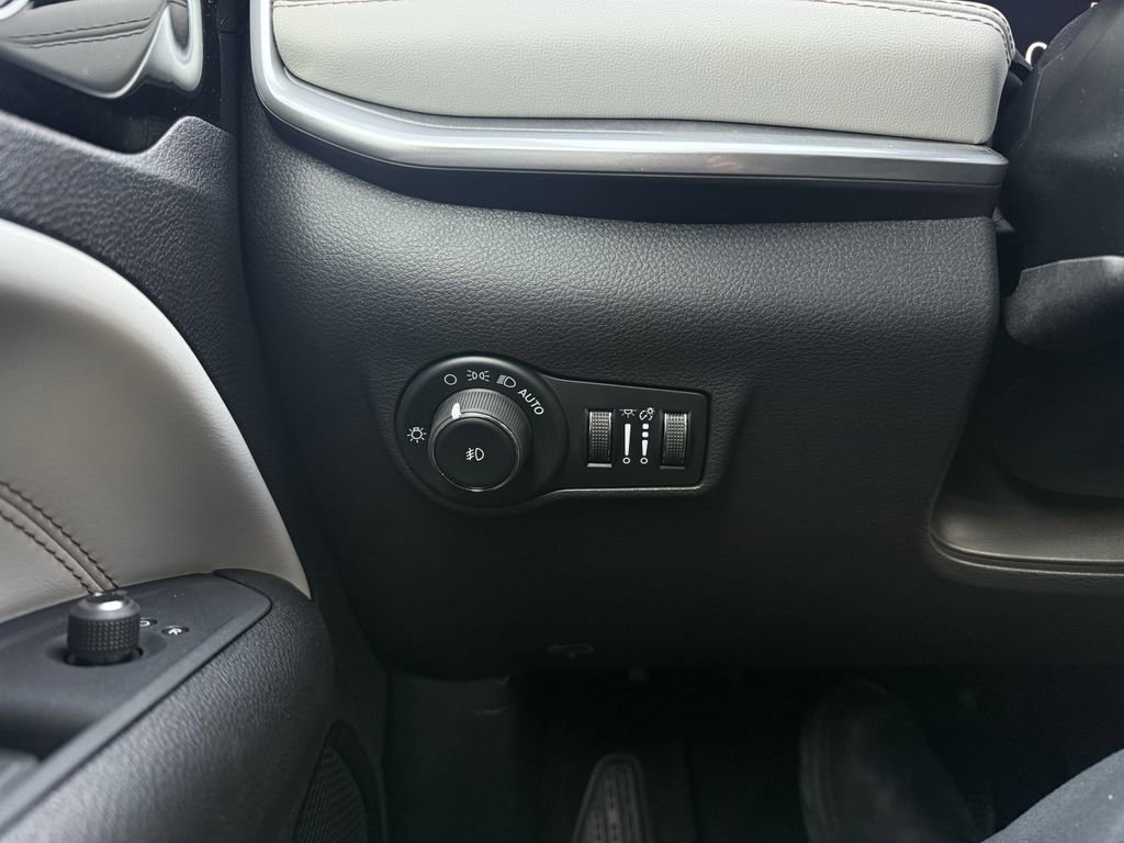 New 2026 Jeep Compass Limited w/ Sun, Sound & Navigation Group image 14