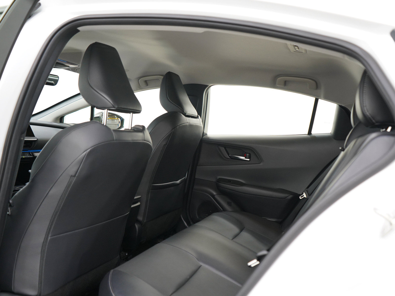 Used 2023 Toyota Prius XLE AWD/4WD image 17