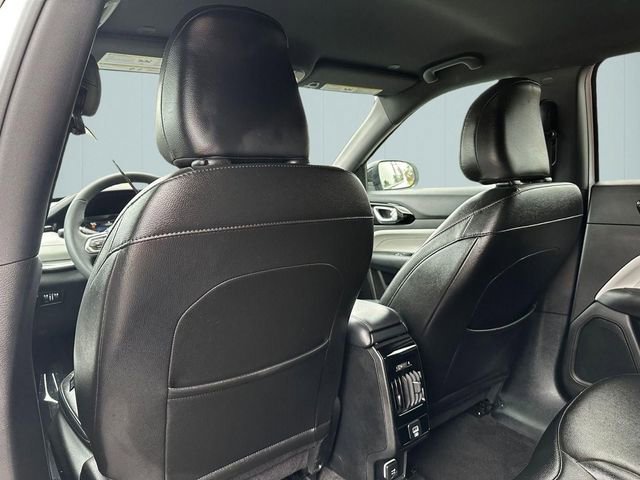 Used 2024 Jeep Compass Limited image 23