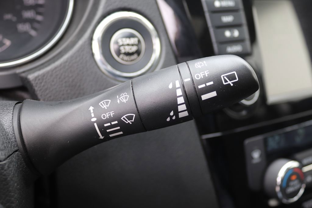 Used 2020 Nissan Rogue SV image 38