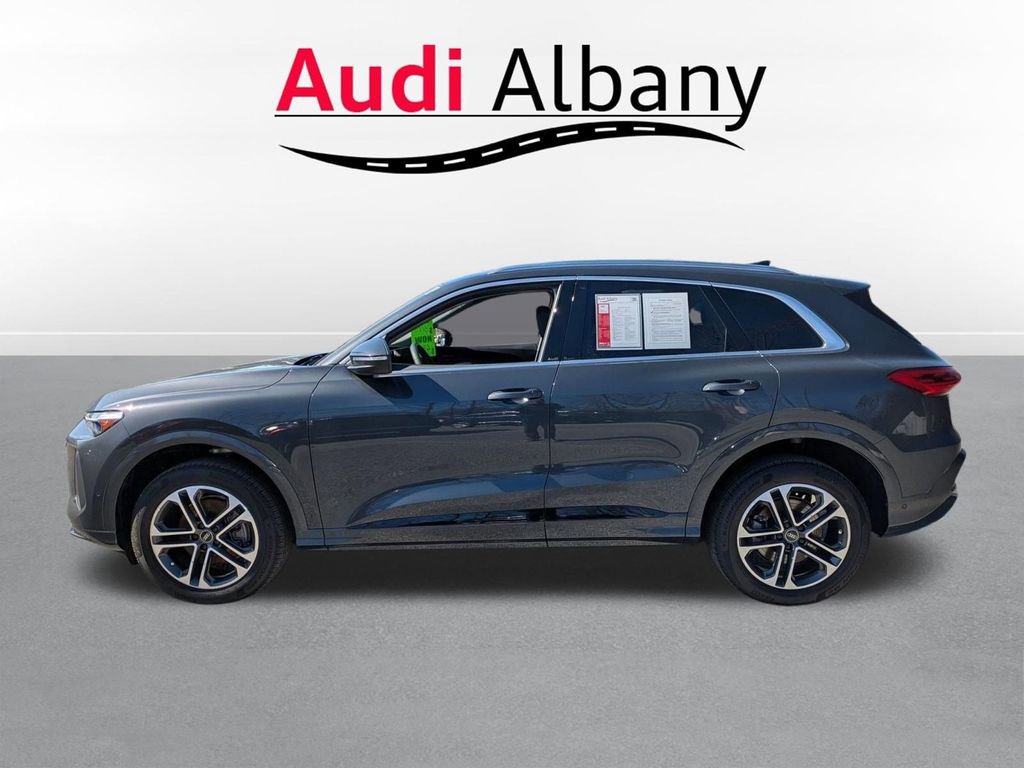 Certified 2025 Audi Q5 Premium Plus w/ Premium Plus image 3