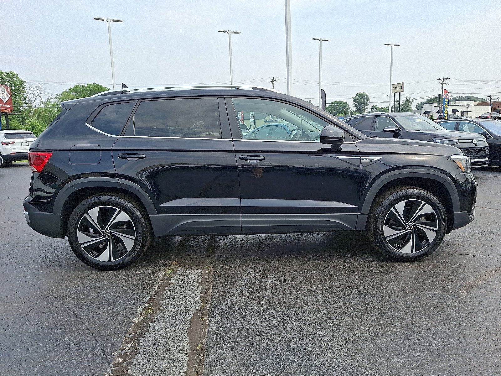Certified 2024 Volkswagen Taos SE image 7