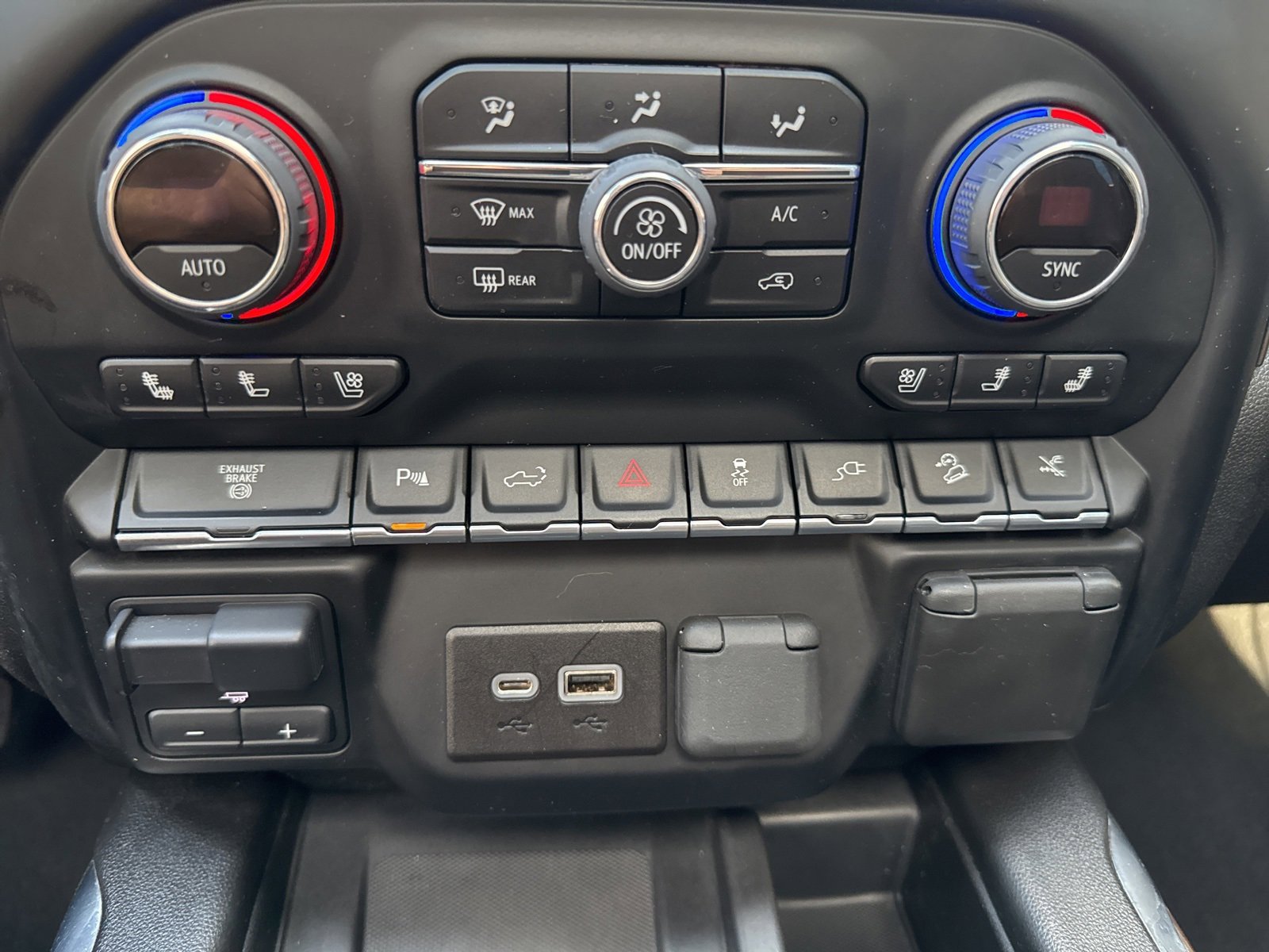 Used 2022 Chevrolet Silverado 3500 High Country image 28