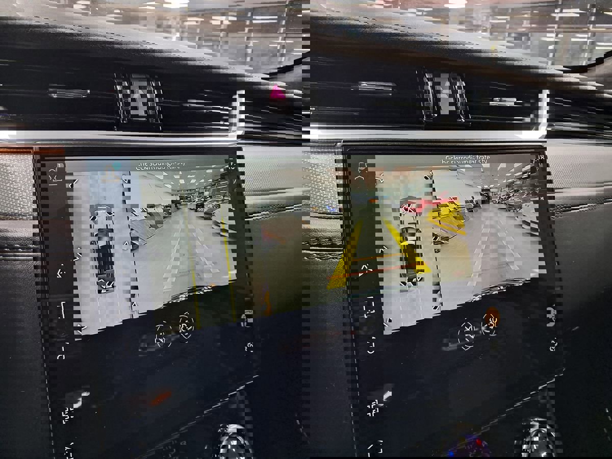 Used 2021 Jaguar F-PACE SVR image 23