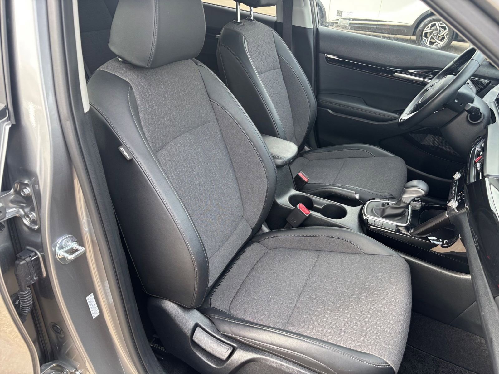 Used 2025 Kia Seltos S image 37