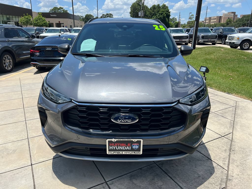 Used 2025 Ford Escape ST-Line FWD image 2