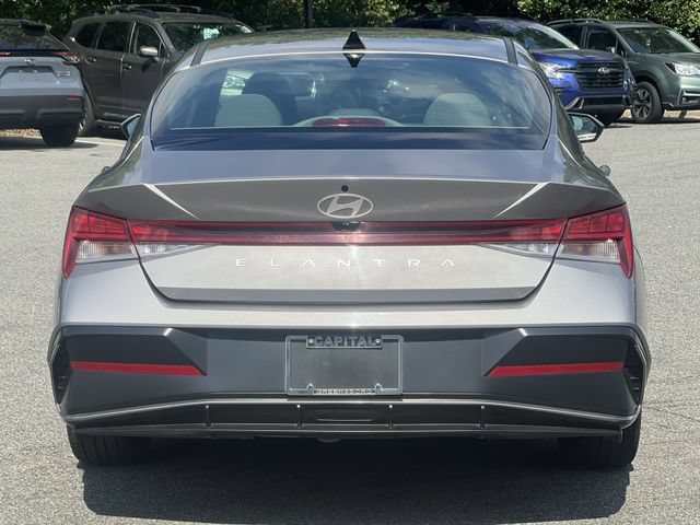 Certified 2025 Hyundai Elantra SEL FWD image 12
