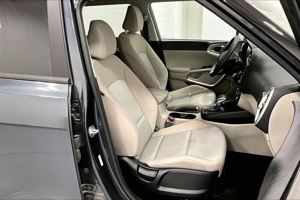 Used 2025 Kia Soul LX image 10