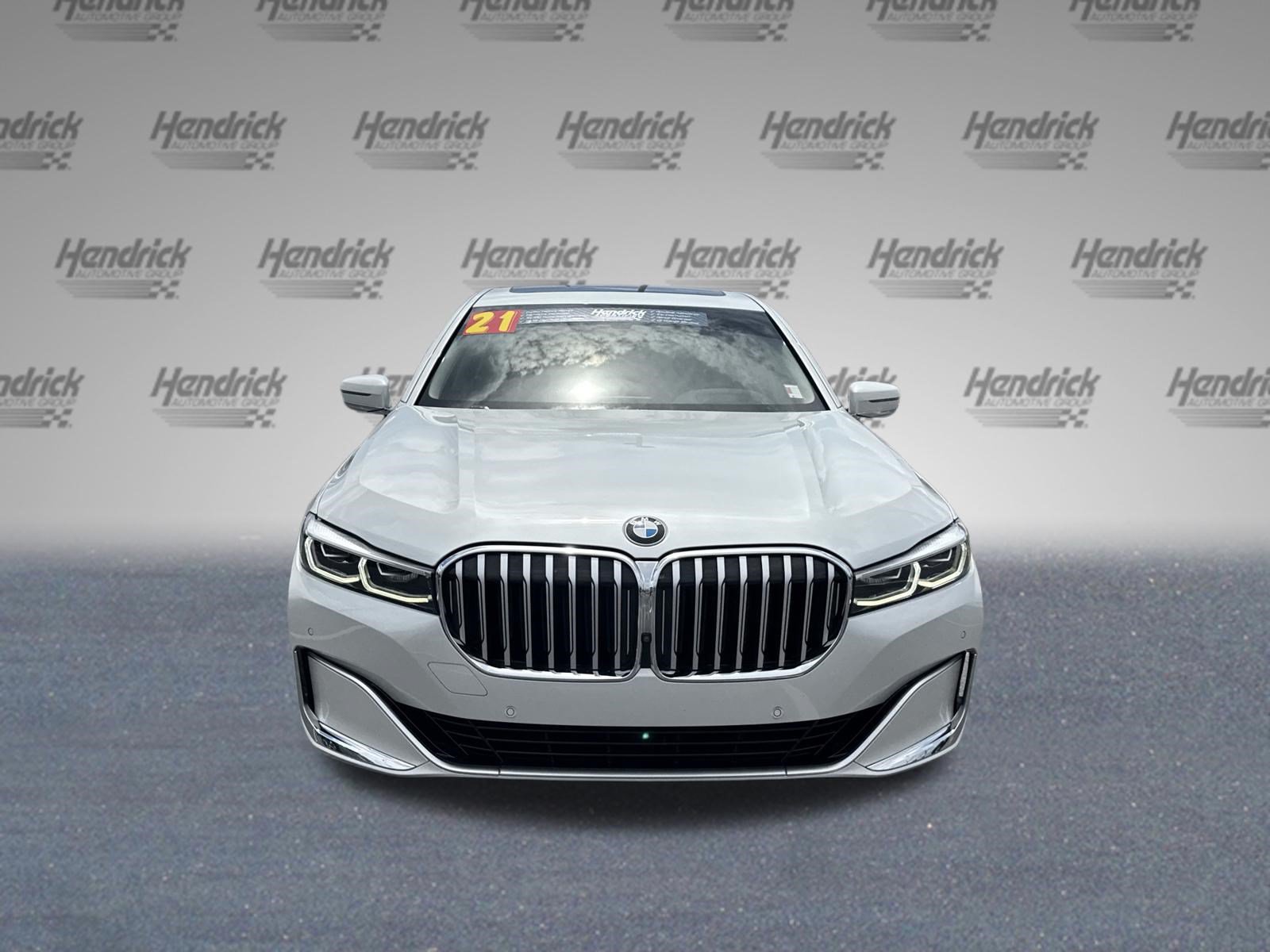 Used 2021 BMW 740i w/ Premium Package RWD image 3