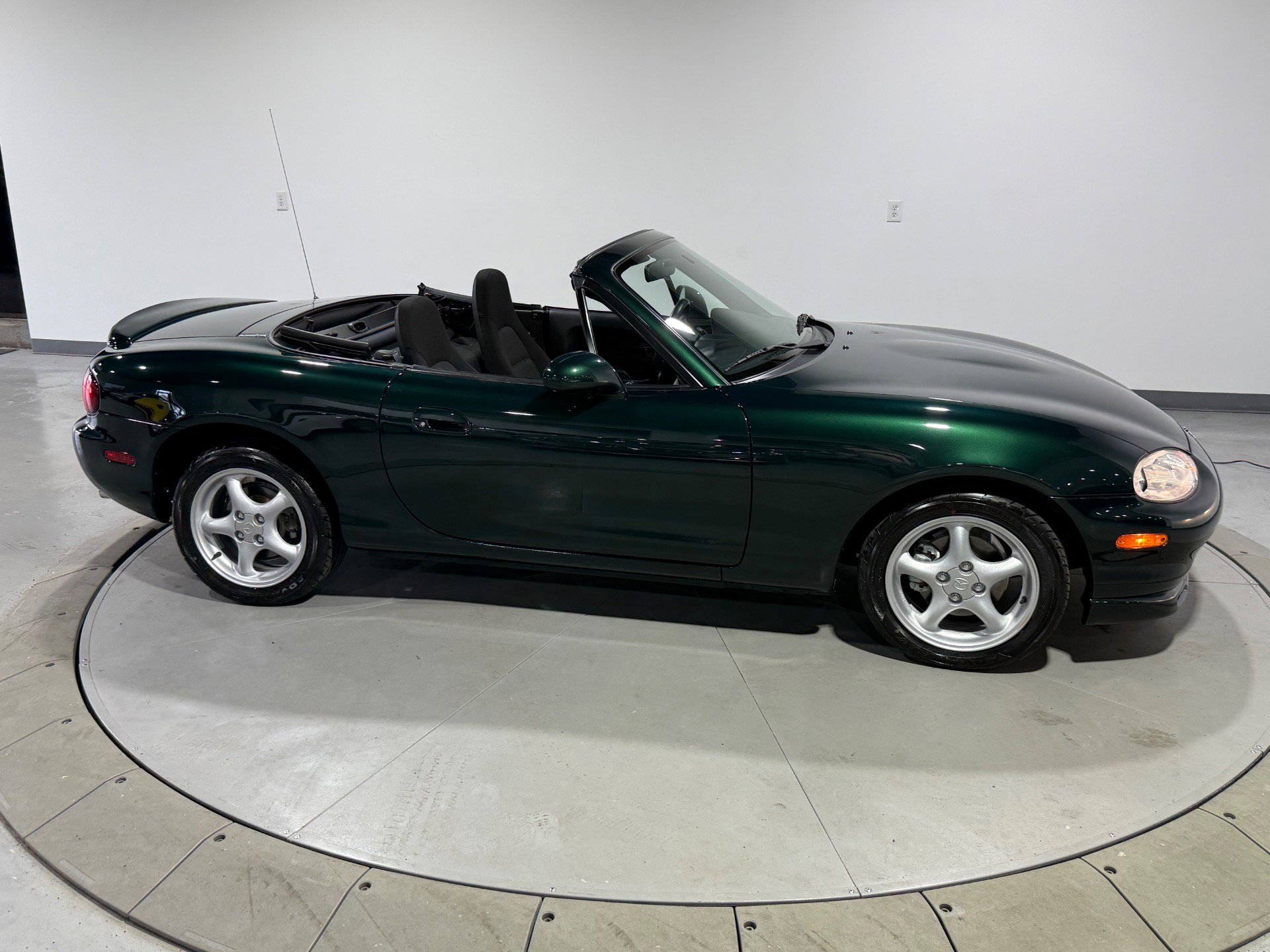 Used 1999 MAZDA MX-5 Miata RWD image 29
