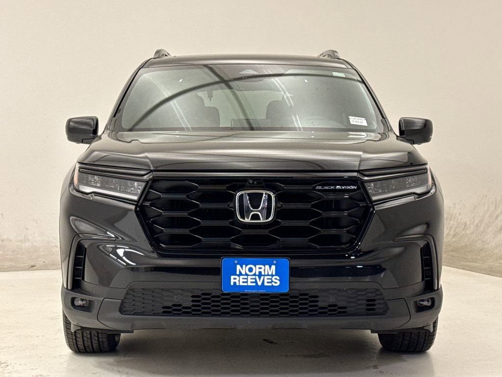 Certified 2025 Honda Pilot Black Edition image 3