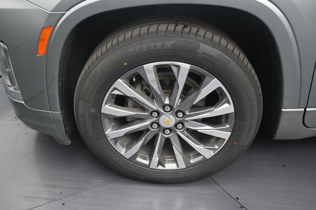 Used 2023 Chevrolet Traverse Premier FWD image 9