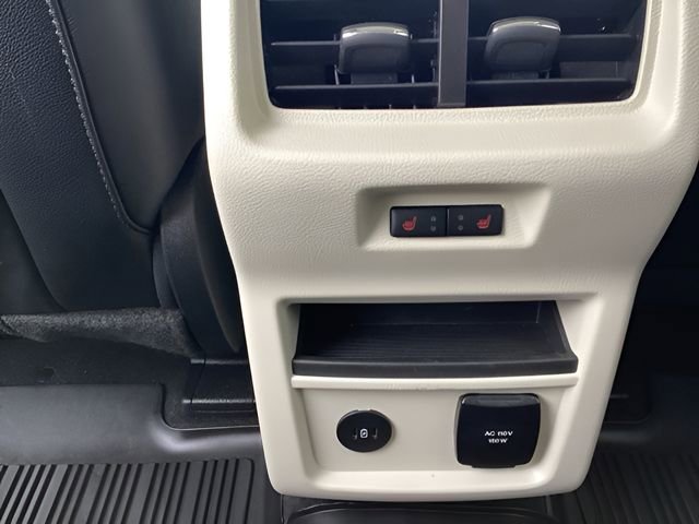 Used 2024 Ford Edge Titanium w/ Titanium Elite Package image 16