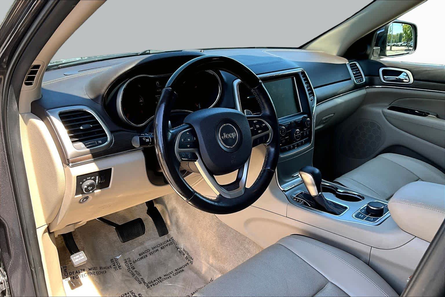 Used 2017 Jeep Grand Cherokee Overland AWD/4WD image 18