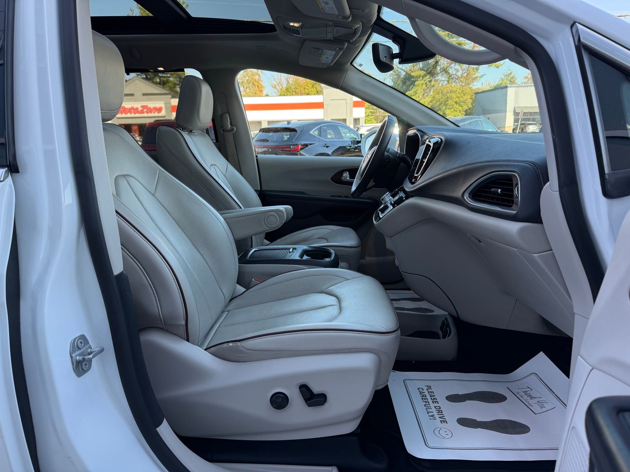 Used 2020 Chrysler Pacifica Limited image 13