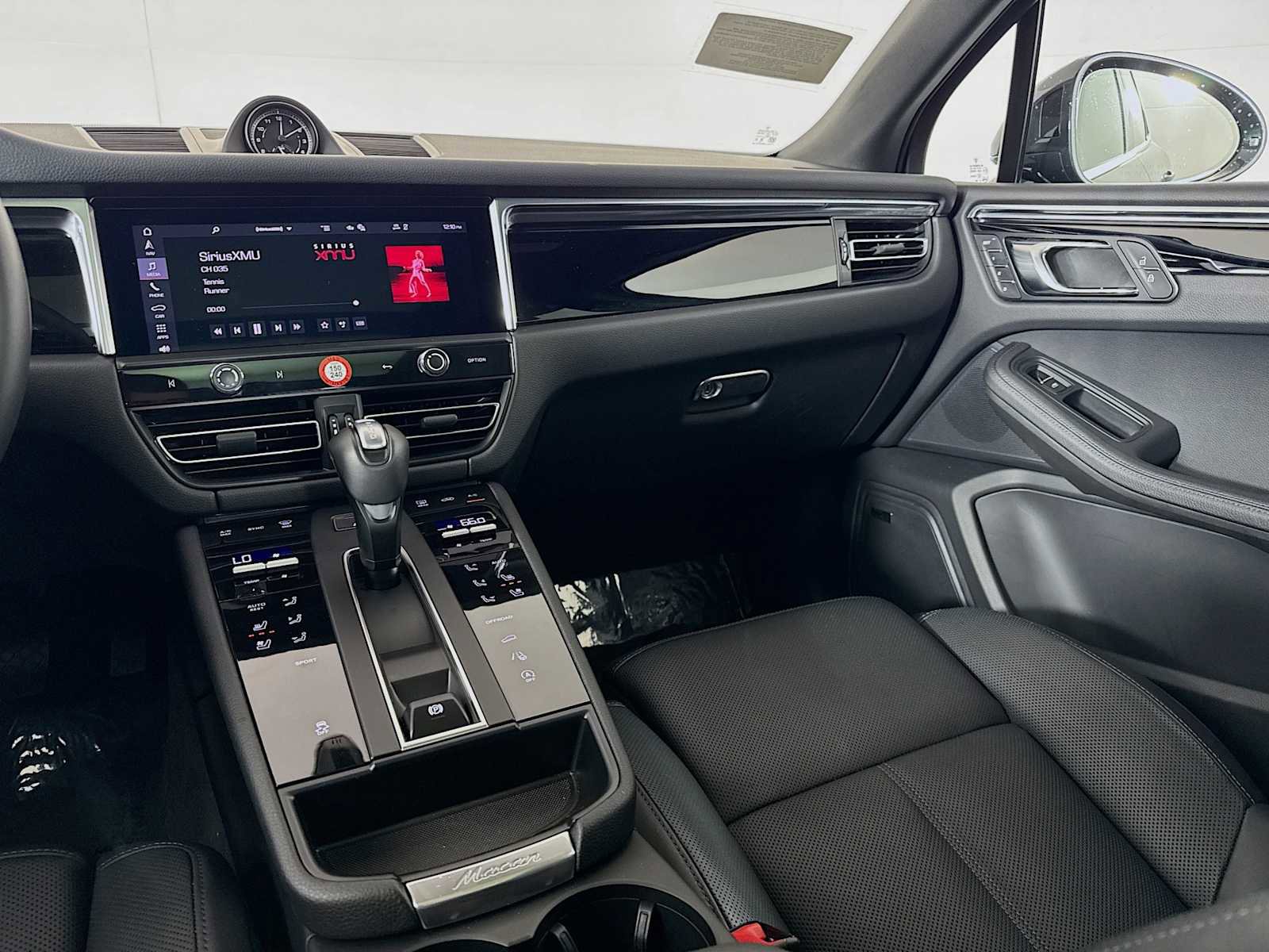 Used 2025 Porsche Macan image 23