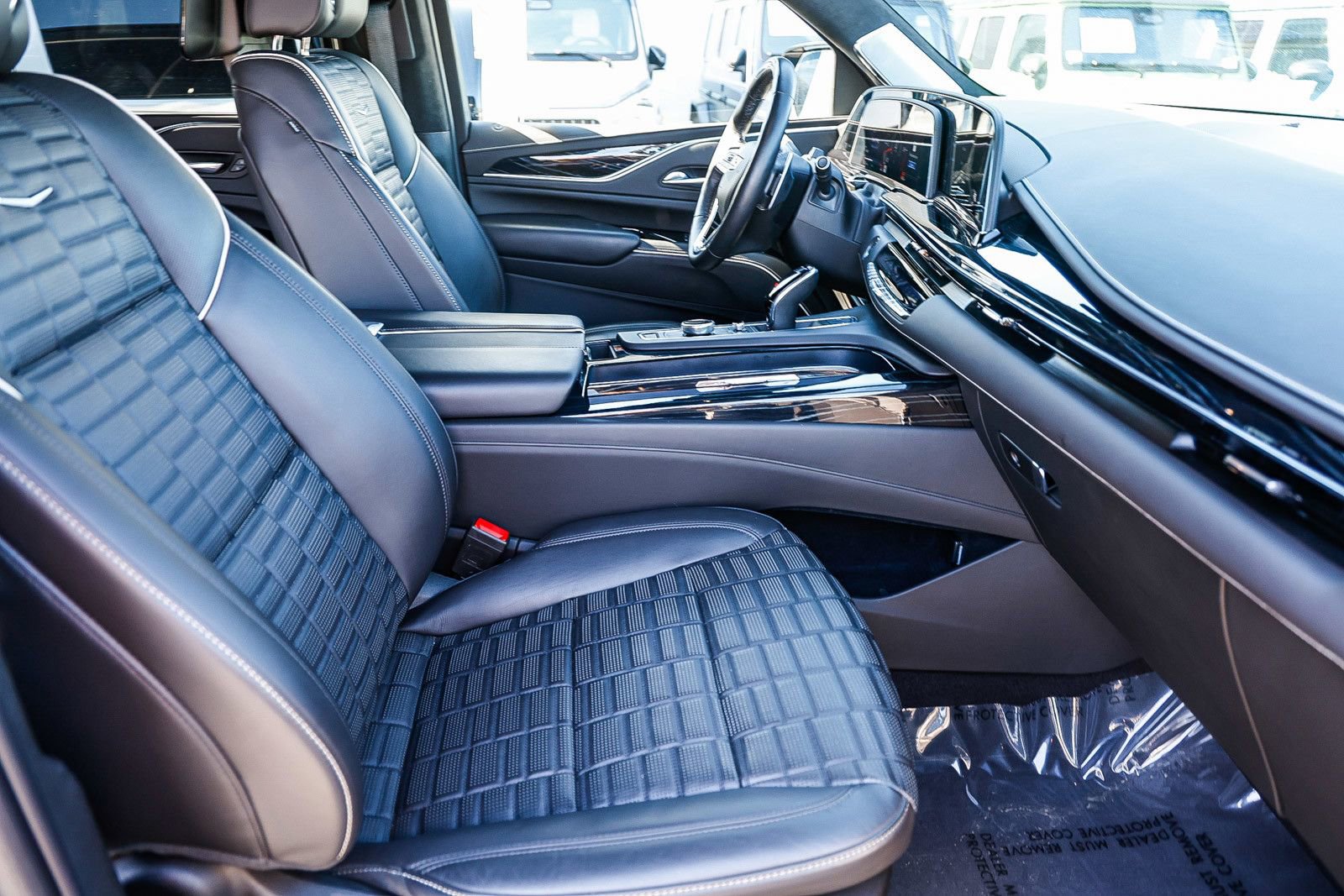 Used 2023 Cadillac Escalade ESV V AWD/4WD image 17