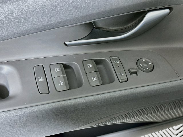 Certified 2025 Hyundai Elantra SE FWD image 22