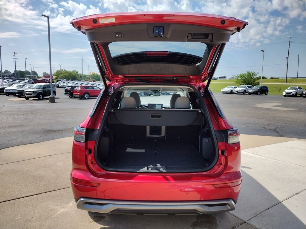 New 2025 Mitsubishi Outlander SE image 14