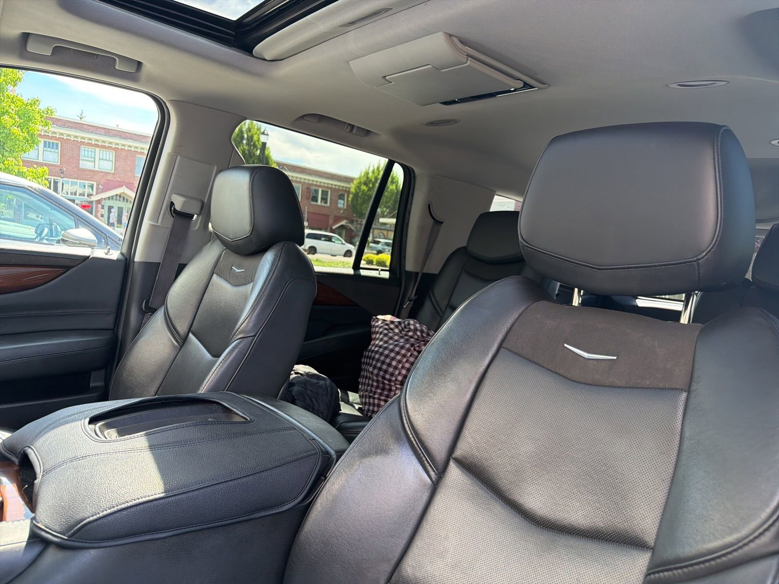 Used 2016 Cadillac Escalade Premium AWD/4WD image 7