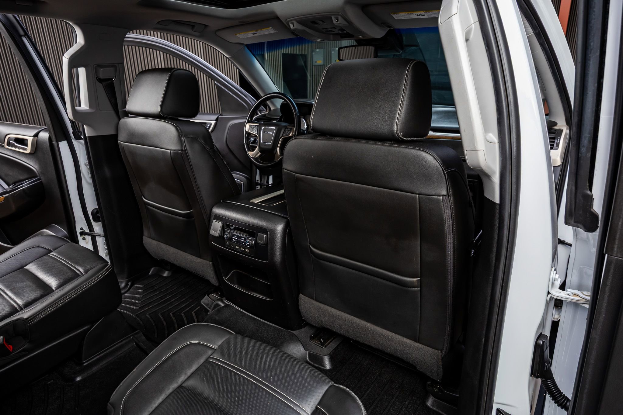 Used 2019 GMC Yukon Denali w/ Denali Ultimate Package image 28