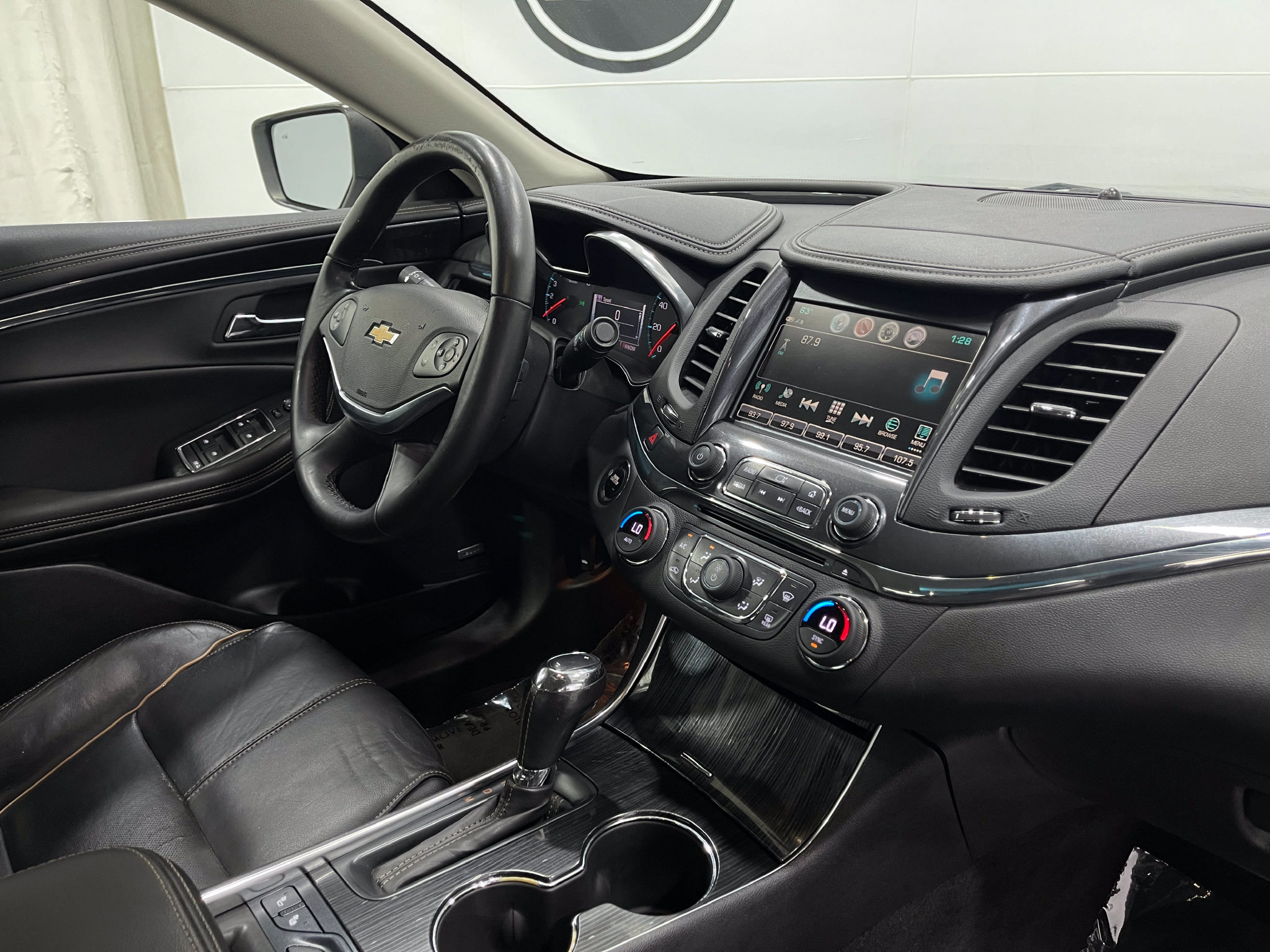 Used 2019 Chevrolet Impala Premier FWD image 19