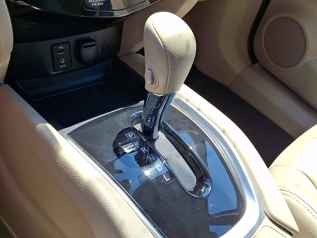 Used 2015 Nissan Rogue S AWD/4WD image 14