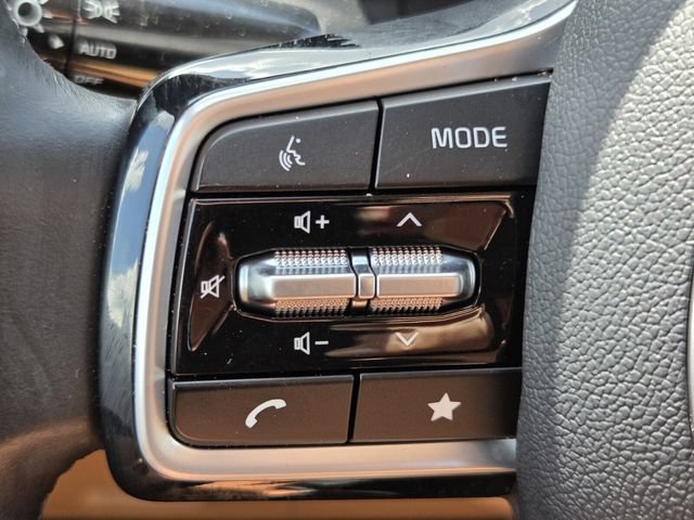 Used 2023 Kia Carnival EX FWD image 22