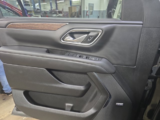 Used 2021 Chevrolet Tahoe High Country w/ Premium Package 2 AWD/4WD image 32