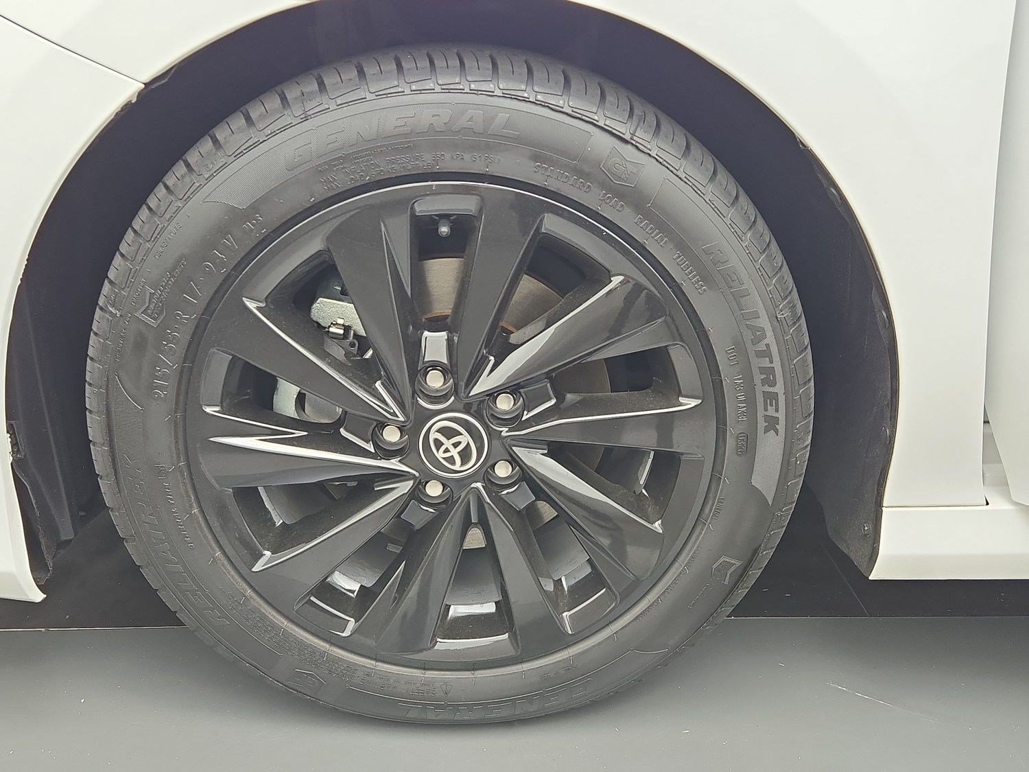 Certified 2023 Toyota Camry LE FWD image 28
