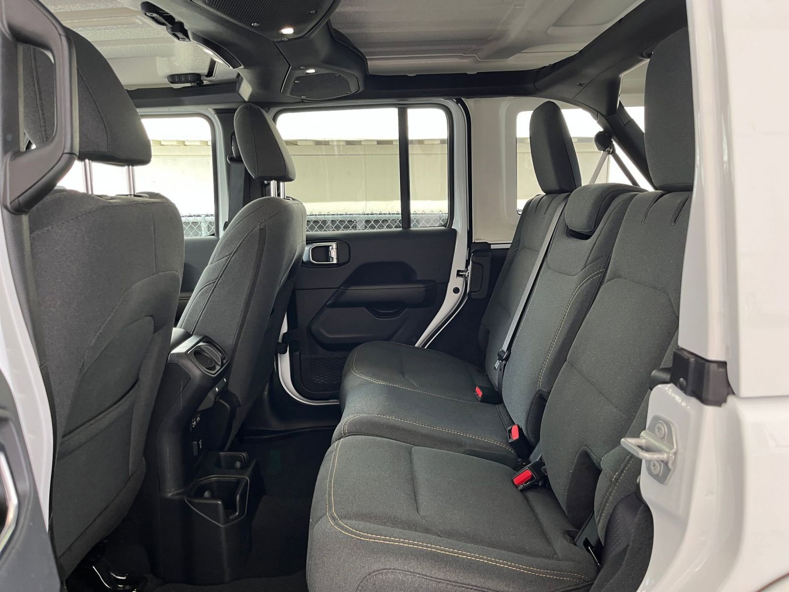 Used 2025 Jeep Wrangler Sahara image 25