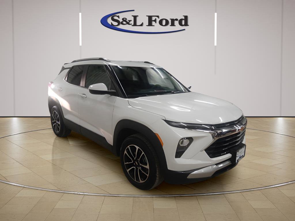 Used 2025 Chevrolet TrailBlazer LT w/ Driver Confidence Package image 8