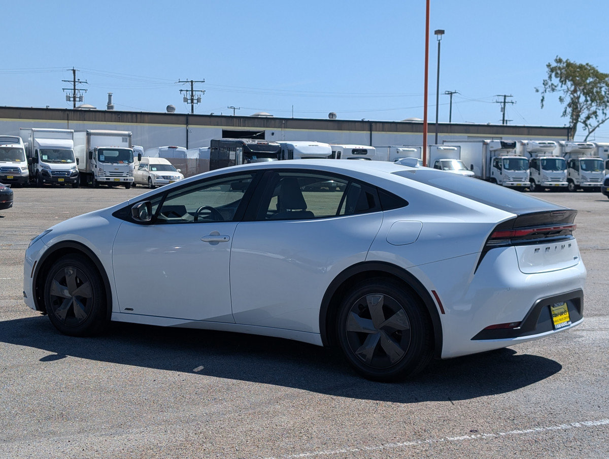 Used 2023 Toyota Prius LE image 5
