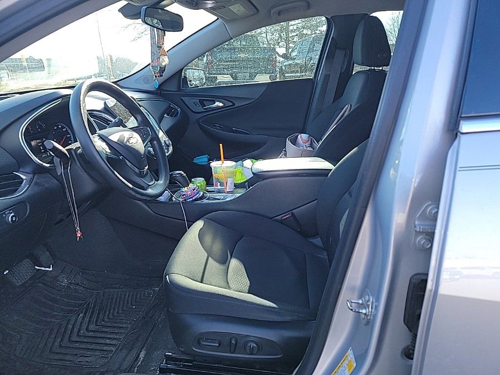 Used 2020 Chevrolet Malibu LT image 22