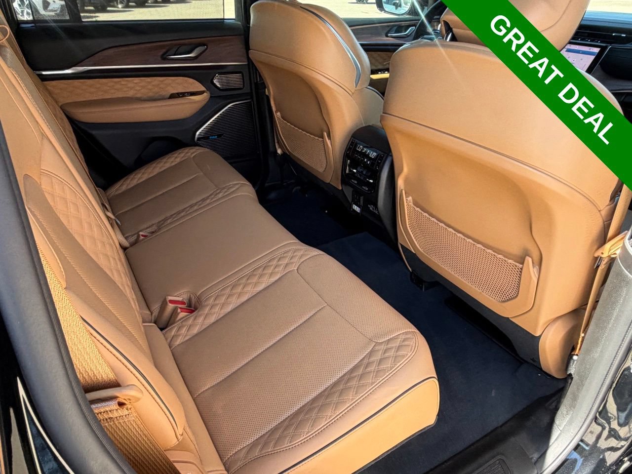 Used 2023 Jeep Grand Cherokee Summit w/ Luxury Tech Group V AWD/4WD image 39